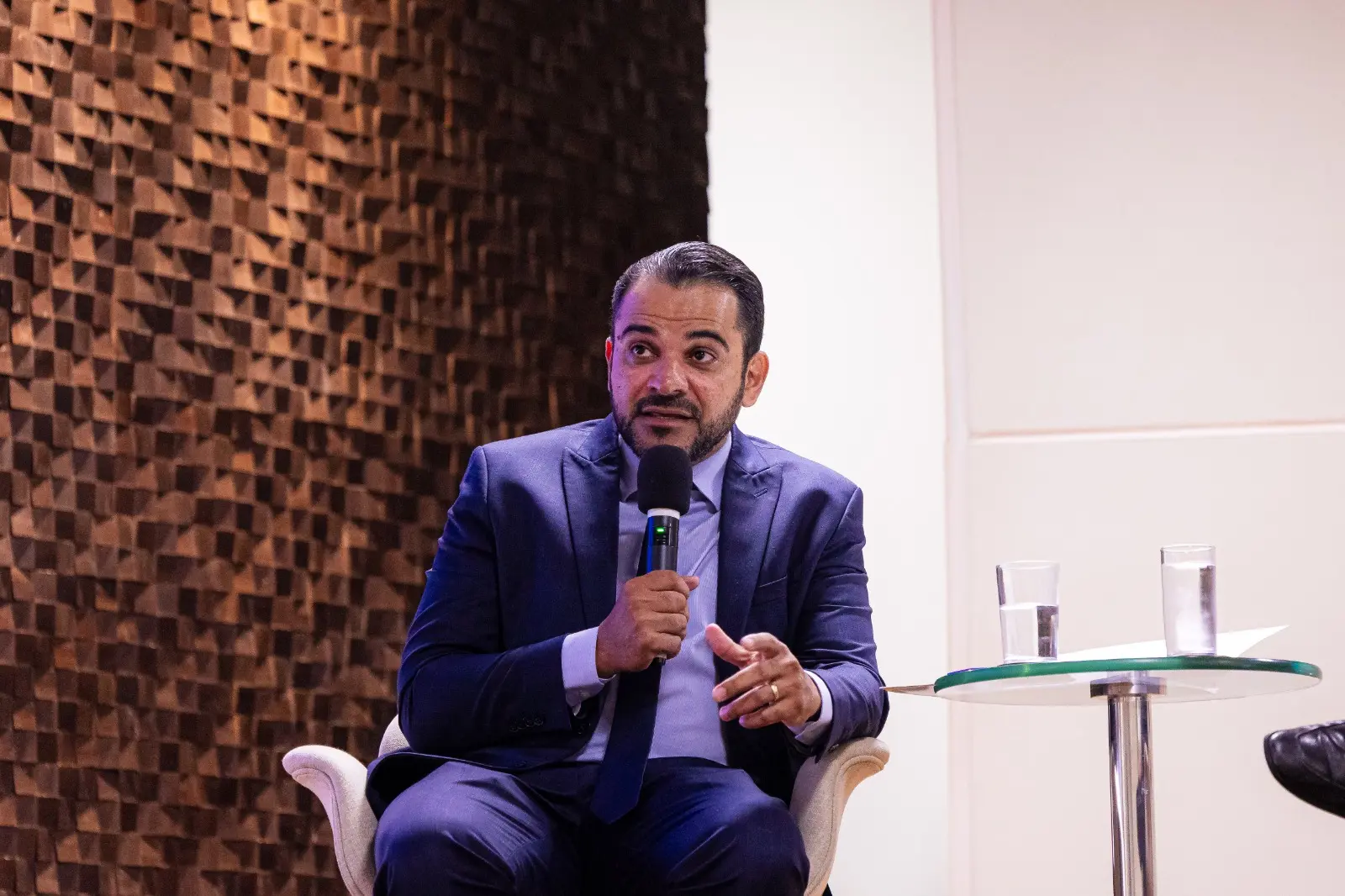 Delegado Caio Albuquerque aborda os desafios das investigações relacionadas às organizações criminosas.